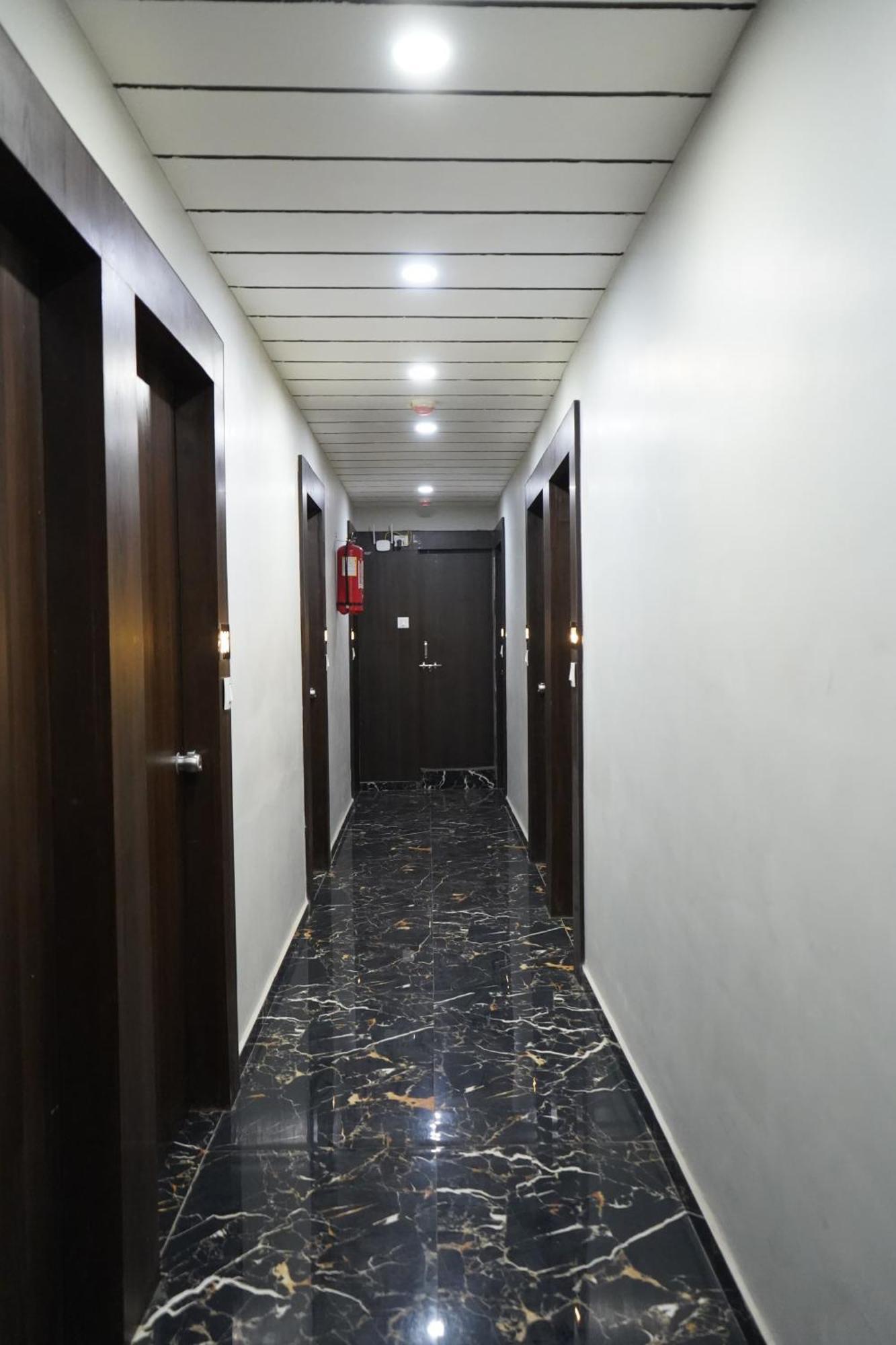 Hotel Pr Villa Gandhinagar Exterior photo
